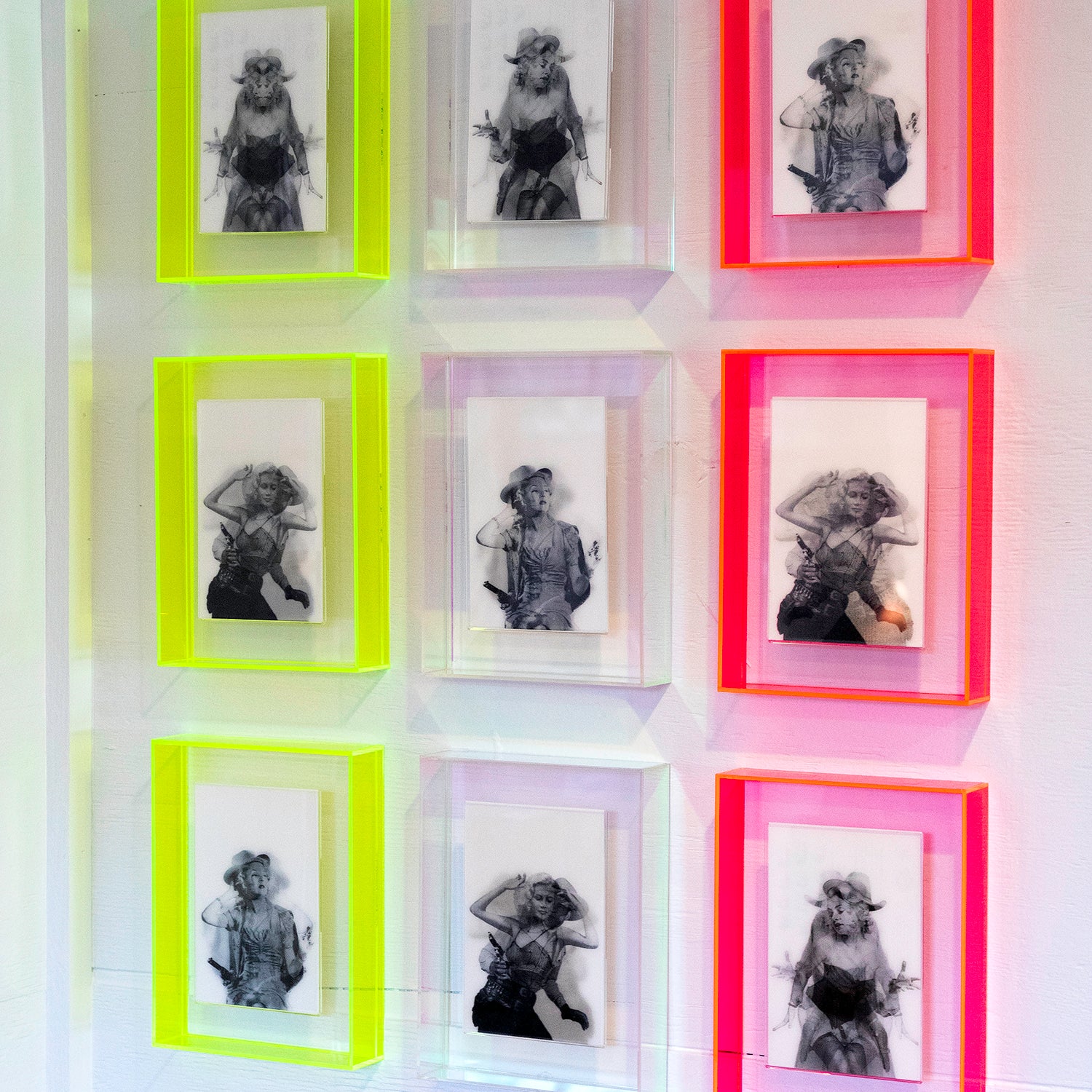 Plastic Magnetic Frame Wexel Art Color: Neon Pink, Picture Size: 4 x 6