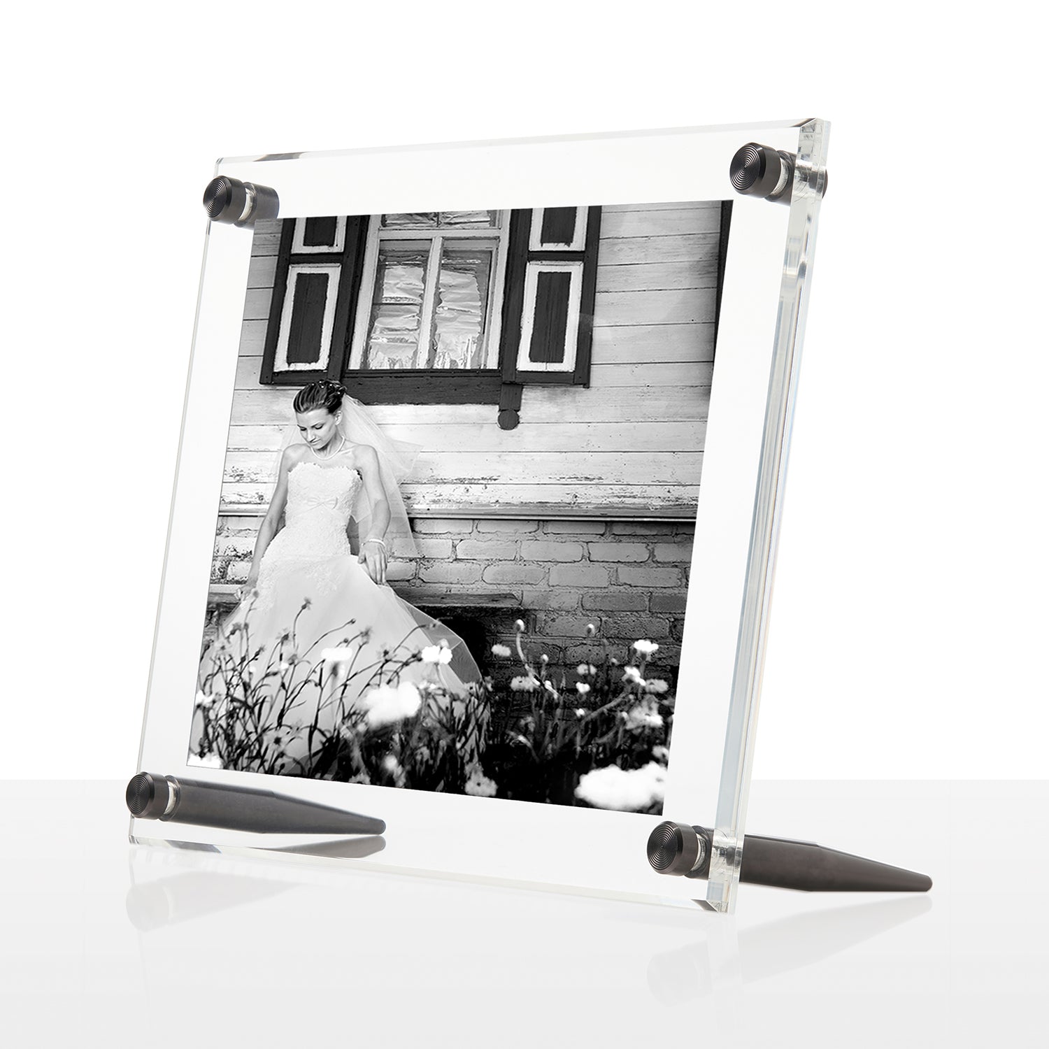 Wexel Art 6x8-Inch Diamond Polished Beveled Edge Framing Grade Acrylic Tabletop Floating Frame with Gold Hardware for 4x6-inch Art & Photos