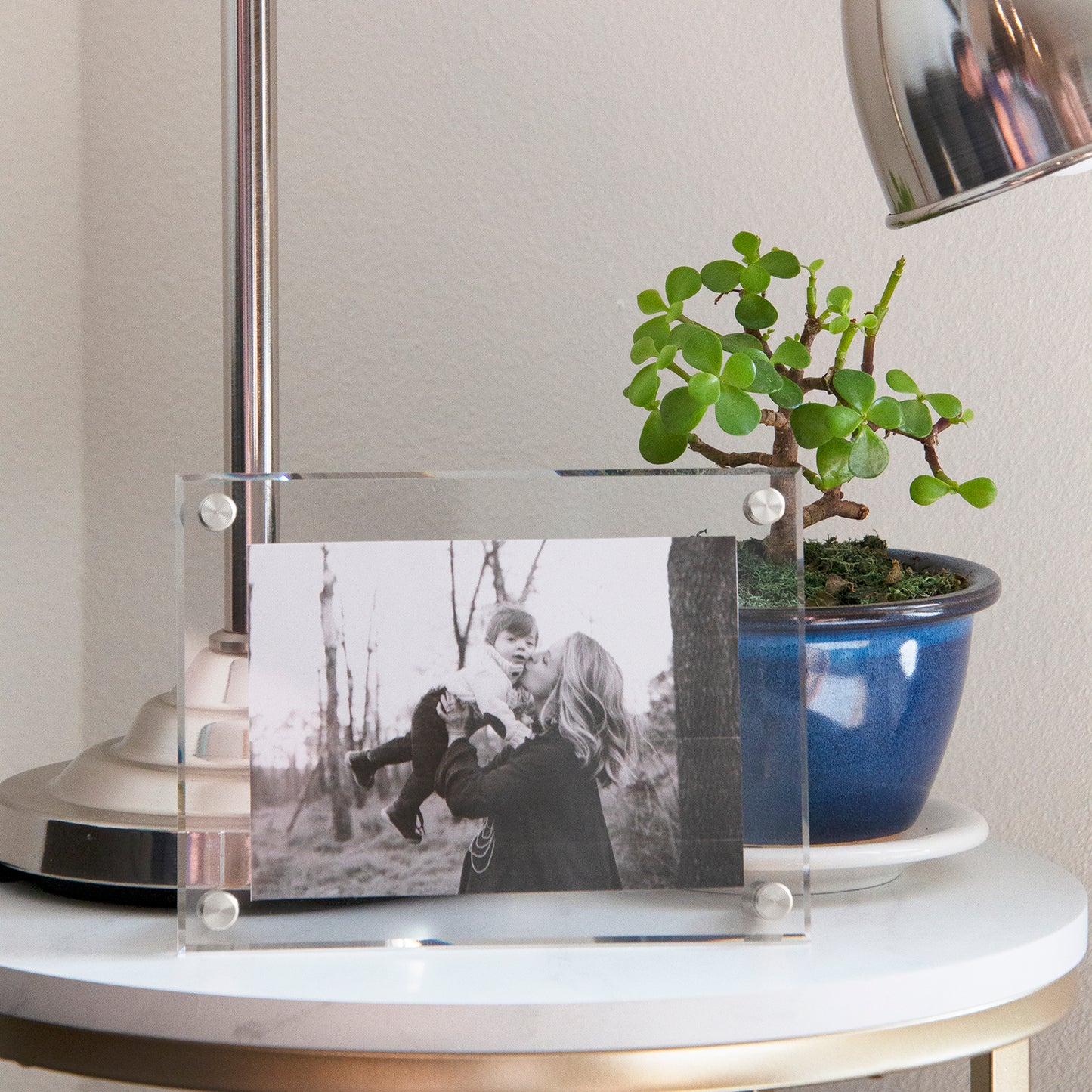 Acrylic Bevel Tabletop Float Frame for 4x6" Photos